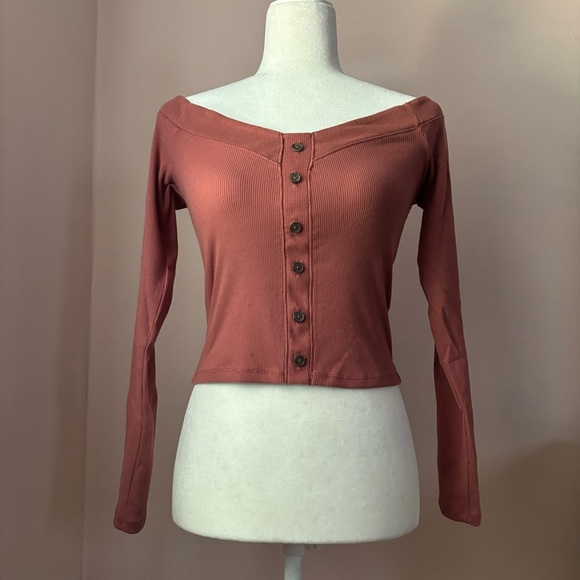 Abercrombie A&F Off-the-Shoulder Button Up Top - Picture 2 of 5